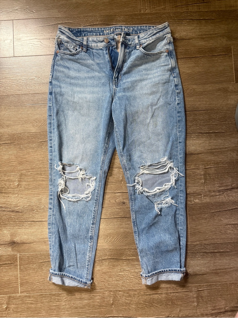 American Eagle Ripped Mom Jeans Short size 8